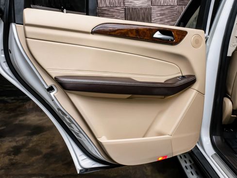 Used 2019 Mercedes-Benz GLS 450 4MATIC w/ Premium 1 Package image 47