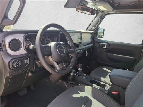 Certified 2025 Jeep Gladiator Sport AWD/4WD image 3