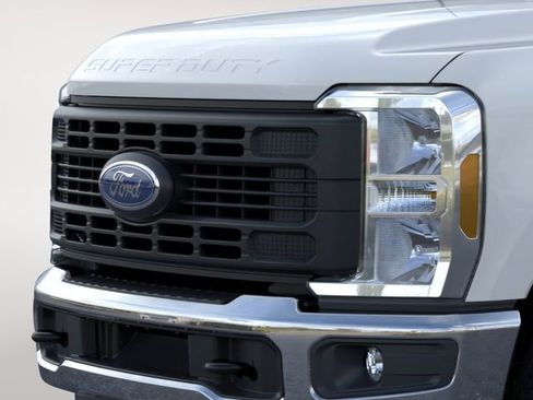 New 2026 Ford F250 XL w/ XL Chrome Package AWD/4WD image 17