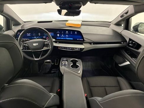 Certified 2025 Cadillac Optiq Luxury 2 w/ LPO, Floor Liner Package AWD/4WD image 20