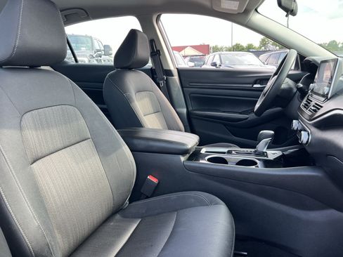 Used 2024 Nissan Altima 2.5 SV FWD image 25