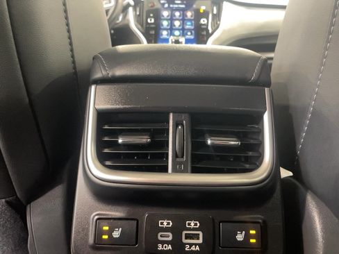 Used 2025 Subaru Outback Touring AWD/4WD image 8