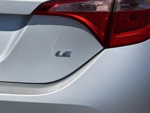 Used 2018 Toyota Corolla LE FWD image 29