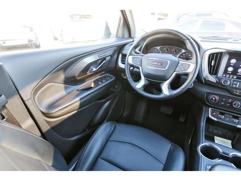 Used 2024 GMC Terrain SLT image 7