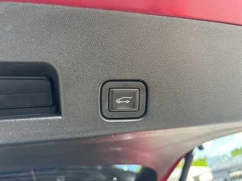 Used 2025 Chevrolet Traverse LT w/ Driver Confidence Package FWD image 35