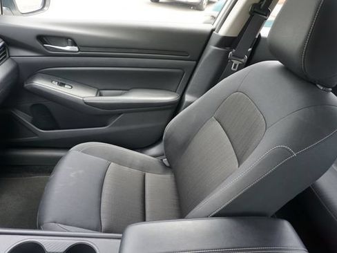 Used 2025 Nissan Altima 2.5 SV FWD image 26