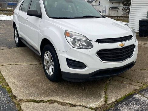 Used 2017 Chevrolet Equinox LS AWD/4WD image 2
