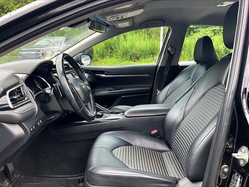 Used 2020 Toyota Camry SE FWD image 4