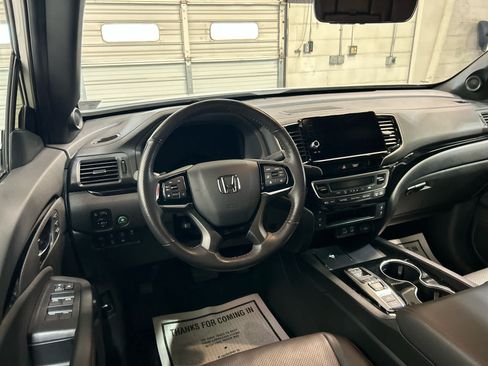 Used 2025 Honda Ridgeline Black Edition image 5