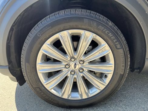 Used 2024 Ford Explorer Limited w/ Equipment Group 301A AWD/4WD image 32
