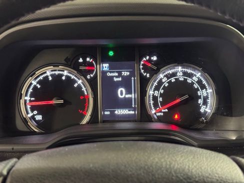 Used 2024 Toyota 4Runner TRD Off-Road Premium image 9