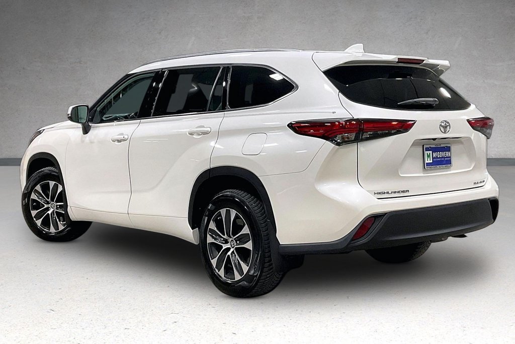Used 2020 Toyota Highlander XLE AWD/4WD image 4