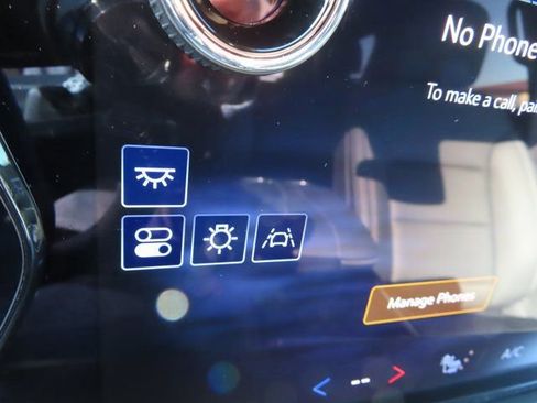 Used 2025 Chevrolet Traverse LT image 25