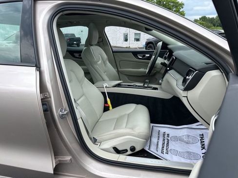 Used 2024 Volvo S60 B5 Plus image 25