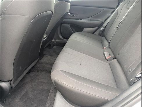 Used 2023 Hyundai Elantra SE image 13