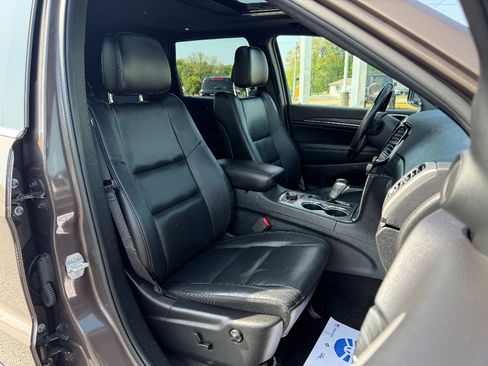 Used 2020 Jeep Grand Cherokee Limited AWD/4WD image 17