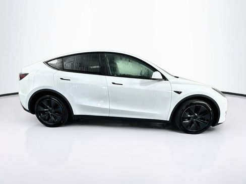 Used 2025 Tesla Model Y Long Range RWD image 11