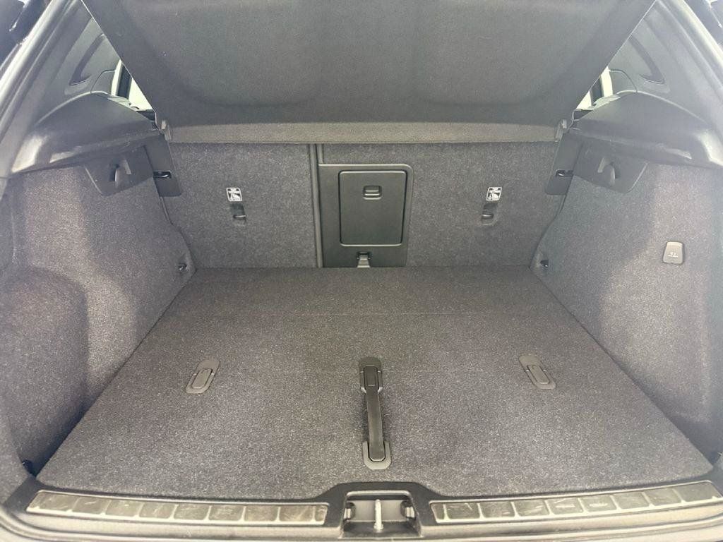 Used 2023 Volvo XC40 B5 Plus AWD/4WD image 26
