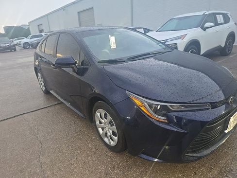 Used 2025 Toyota Corolla LE FWD image 2