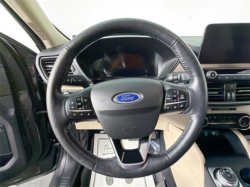 Used 2020 Ford Escape Titanium image 11