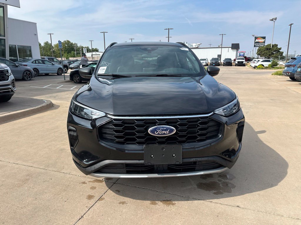 Used 2025 Ford Escape ST-Line AWD/4WD image 2