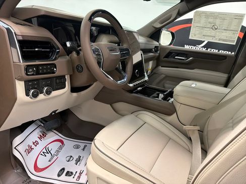 New 2026 GMC Yukon Denali w/ Denali Reserve Package AWD/4WD image 9