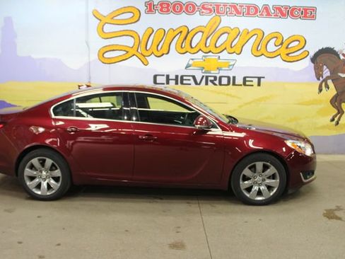 Used 2017 Buick Regal Premium FWD image 1