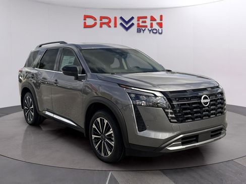 New 2026 Nissan Pathfinder Platinum w/ Cargo Package FWD image 8