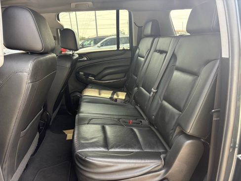 Used 2020 Chevrolet Suburban LT RWD image 19