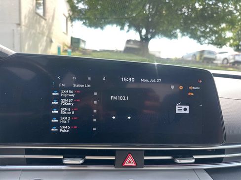 Used 2025 Hyundai Elantra Limited FWD image 14