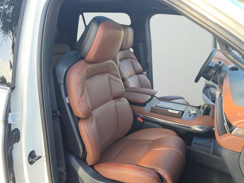 New 2027 Lincoln Navigator L Reserve AWD/4WD image 27