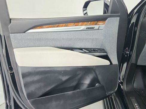 Certified 2026 Cadillac Escalade ESV Platinum Luxury w/ LPO, Floor Liner Package AWD/4WD image 17