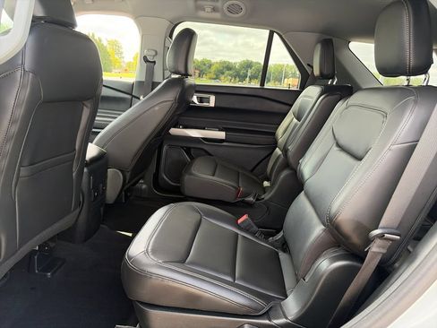 Used 2024 Ford Explorer XLT w/ Equipment Group 202A AWD/4WD image 26