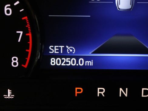 Used 2022 Ford Explorer XLT w/ Equipment Group 202A image 18