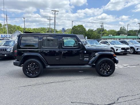 Used 2024 Jeep Wrangler Unlimited Sahara w/ Technology Group AWD/4WD image 8
