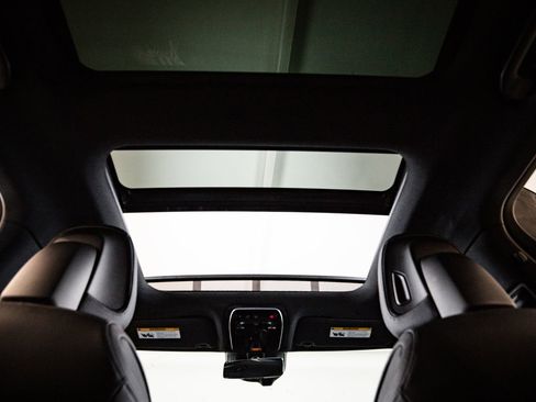 Used 2025 Mercedes-Benz C 300 Sedan image 30
