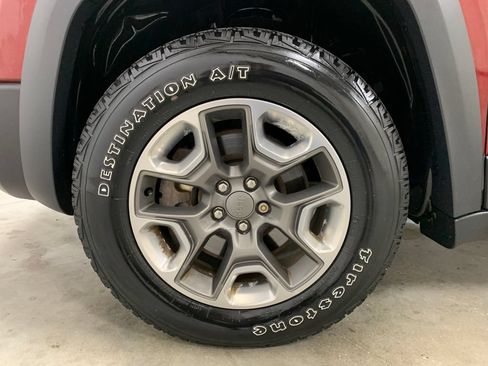 Used 2019 Jeep Cherokee Trailhawk w/ Cold Weather Group AWD/4WD image 21