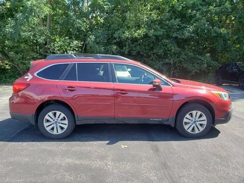 Used 2017 Subaru Outback 2.5i Premium AWD/4WD image 2