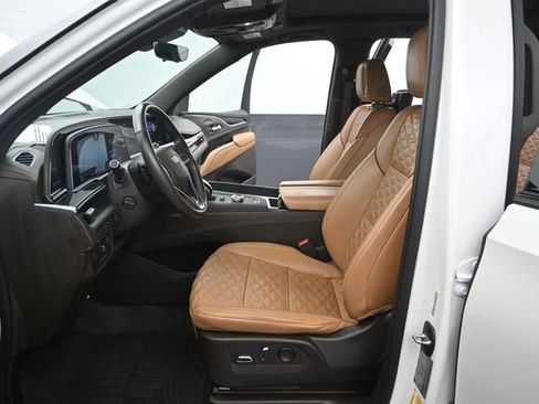Used 2023 Cadillac Escalade ESV Sport AWD/4WD image 13