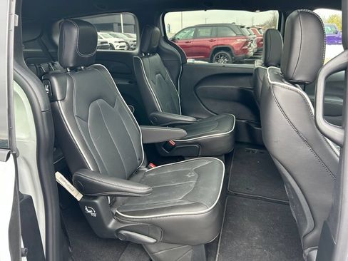 New 2026 Chrysler Pacifica Limited w/ S Appearance Package FWD image 27