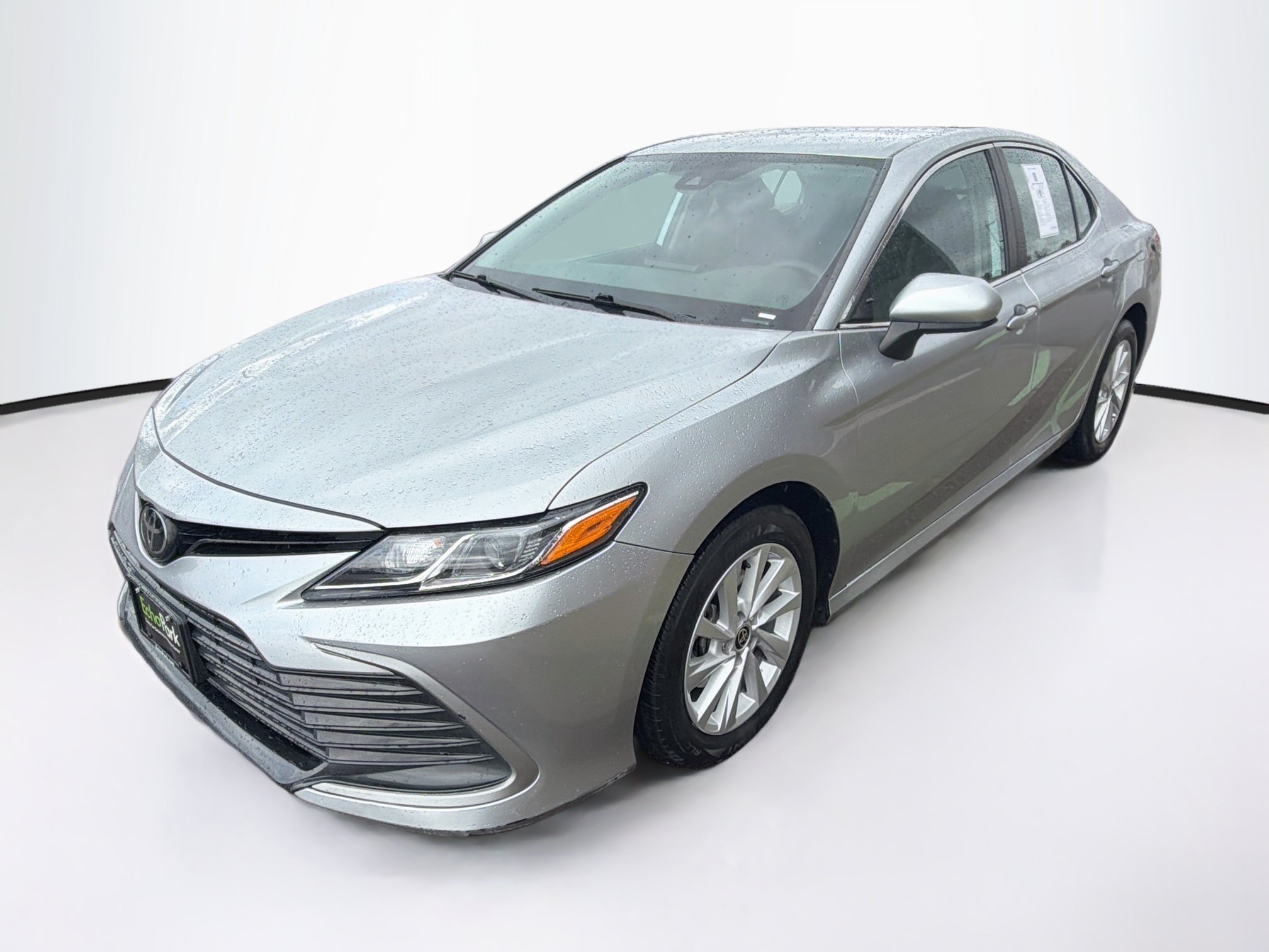 Used 2021 Toyota Camry LE FWD image 3