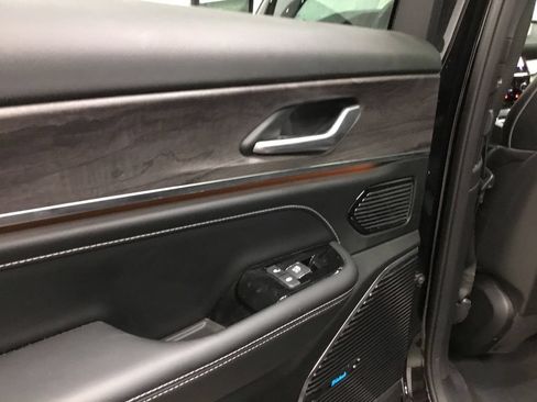Used 2023 Jeep Grand Cherokee L Overland AWD/4WD image 14