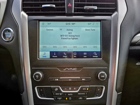 Used 2020 Ford Fusion SE image 4