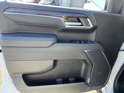 Used 2025 GMC Sierra 1500 Elevation image 24