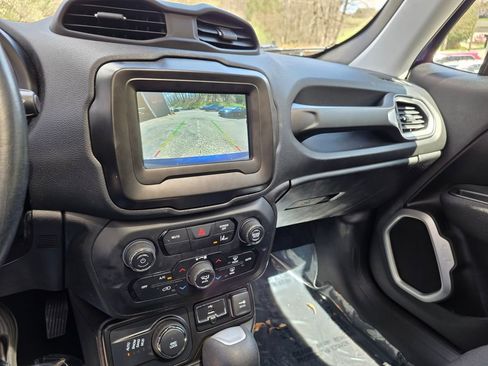 Used 2021 Jeep Renegade Latitude w/ Convenience Group AWD/4WD image 13
