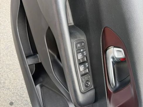 Used 2019 Chrysler Pacifica Touring-L FWD image 14