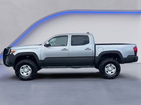 Used 2020 Toyota Tacoma SR AWD/4WD image 9