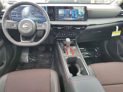 New 2026 Nissan Kicks SR w/ SR Premium Package FWD image 4