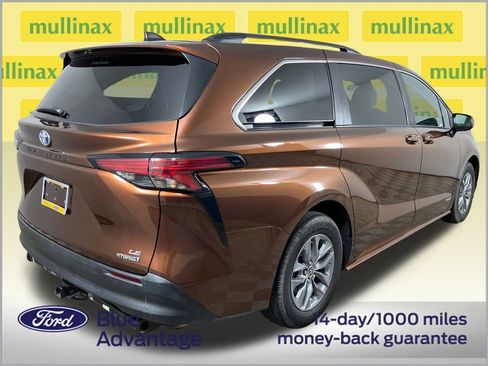 Used 2021 Toyota Sienna LE image 4