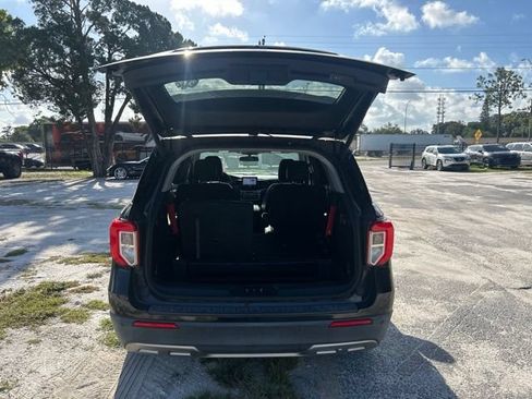Used 2022 Ford Explorer XLT w/ Equipment Group 202A RWD image 8